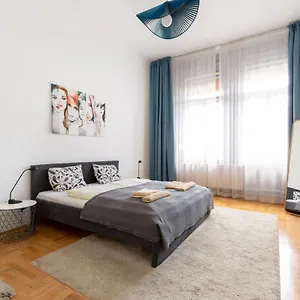 https://cheerful-apartment.inbudapesthotels.com